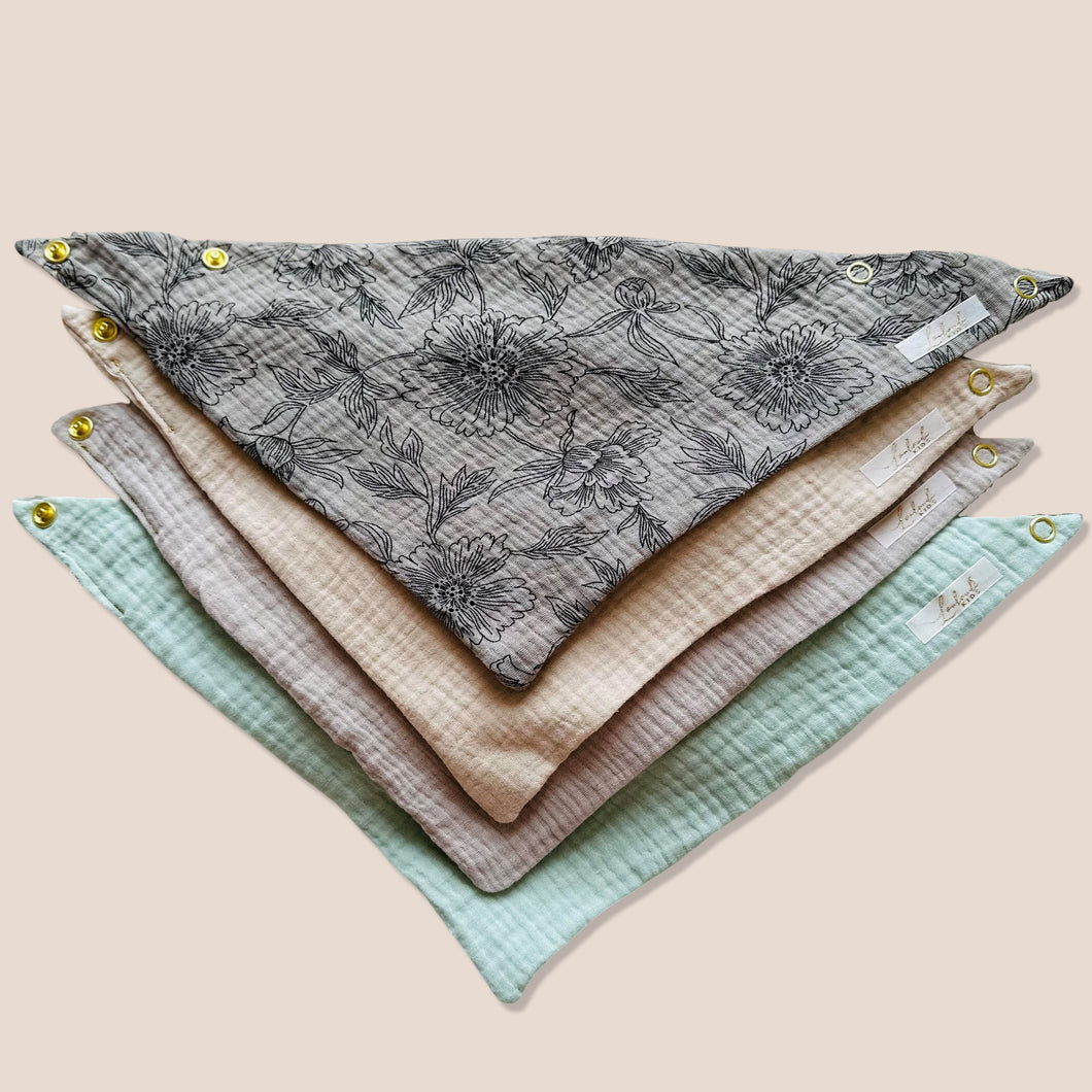 Set 4 Stück personalisierbar Musselin Baby und Kleinkind Halstücher Dreieckstücher Spucktücher Bio Baumwolle Lätzchen Gaze Geschenk Kinder Musselintuch Musselintücher Dreieckstuch Blumen Blüten Motiv Natur Mädchen Rosa Beige Halstuch Louloudi KIDS