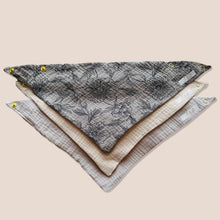 Laden Sie das Bild in den Galerie-Viewer, 3er Set Baby Musselin Dreieckstücher Louloudi