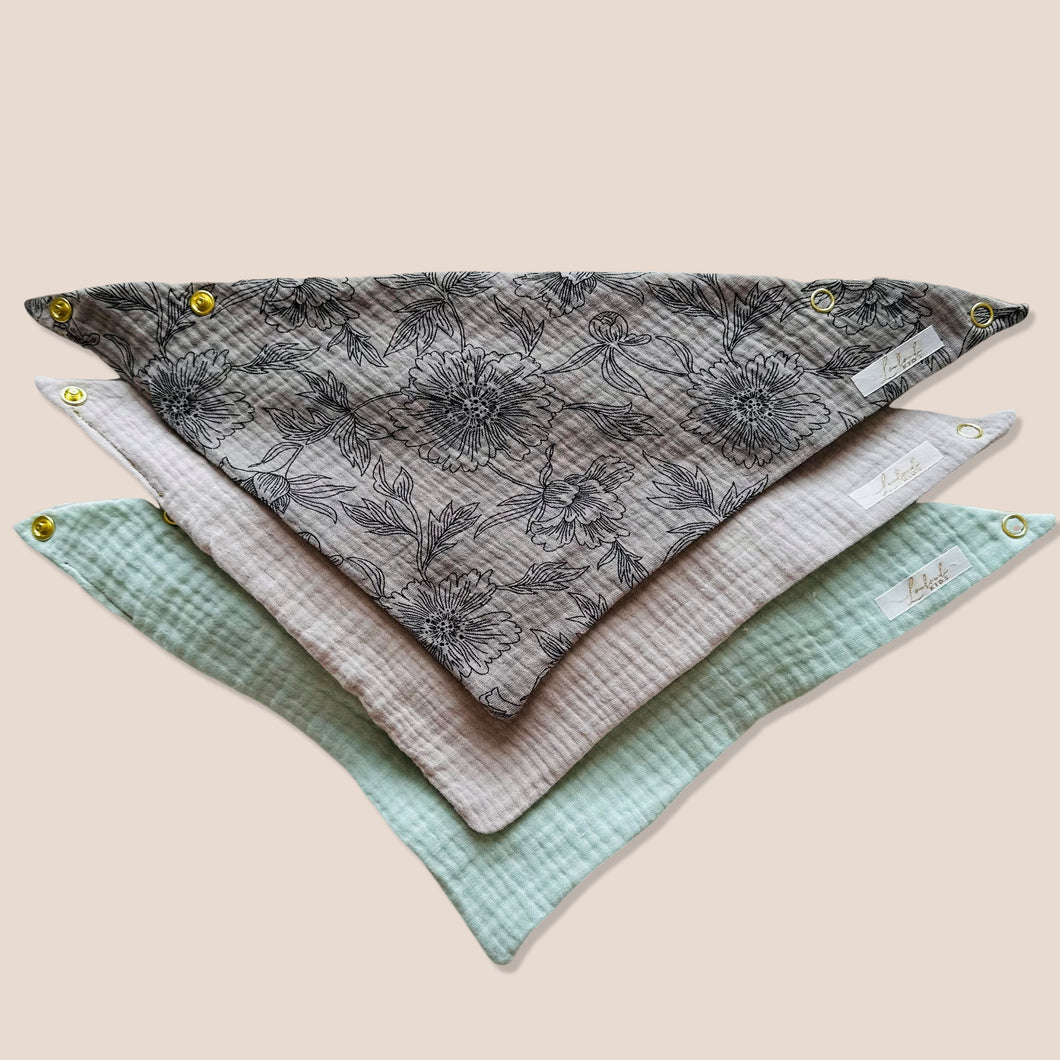 Set 3 Stück personalisierbar Musselin Baby und Kleinkind Halstücher Dreieckstücher Spucktücher Bio Baumwolle Lätzchen Gaze Geschenk Kinder Musselintuch Musselintücher Dreieckstuch Blumen Blätter Blüten Motiv Natur Mädchen Beige Halstuch Louloudi KIDS