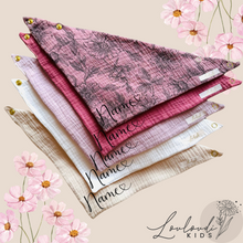 Laden Sie das Bild in den Galerie-Viewer, 5er Set Baby Musselin Dreieckstücher Louloudi II