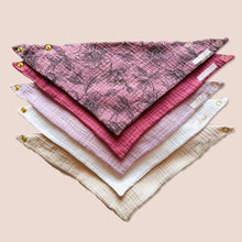 Laden Sie das Bild in den Galerie-Viewer, 5er Set Baby Musselin Dreieckstücher Louloudi II