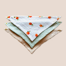 Laden Sie das Bild in den Galerie-Viewer, 3er Set Baby Musselin Dreieckstücher Nektarini