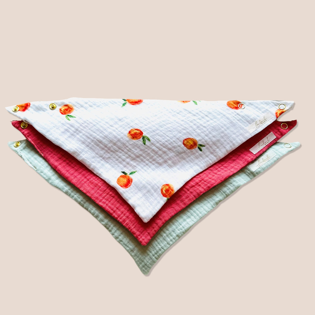 Set 3 Stück personalisierbar Musselin Baby und Kleinkind Halstücher Dreieckstücher Spucktücher Bio Baumwolle Lätzchen Gaze Geschenk Kinder Musselintuch Musselintücher Dreieckstuch Pfirsiche Peach Natur Mädchen Motiv Beige Halstuch Louloudi KIDS