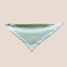 Laden Sie das Bild in den Galerie-Viewer, Set 5 Stück personalisierbar Musselin Baby und Kleinkind Halstücher Dreieckstücher Spucktücher Bio Baumwolle Lätzchen Gaze Geschenk Kinder Musselintuch Musselintücher Dreieckstuch Blumen Blätter Blüten Motiv Mädchen Rosa Beige Halstuch Louloudi KIDS