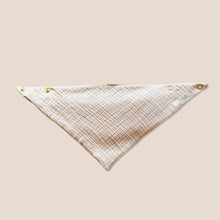 Laden Sie das Bild in den Galerie-Viewer, Set 3 Stück personalisierbar Musselin Baby und Kleinkind Halstücher Dreieckstücher Spucktücher Bio Baumwolle Lätzchen Gaze Geschenk Kinder Musselintuch Musselintücher Dreieckstuch Pfirsiche Peach Natur Mädchen Motiv Beige Halstuch Louloudi KIDS