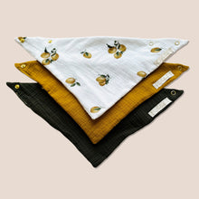 Laden Sie das Bild in den Galerie-Viewer, 3er Set Baby Musselin Dreieckstücher Lemoni
