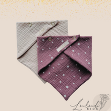 Laden Sie das Bild in den Galerie-Viewer, Set 2 Stück personalisierbar Musselin Baby und Kleinkind Halstücher Dreieckstücher Spucktücher Bio Baumwolle Lätzchen Gaze Geschenk Kinder Musselintuch Musselintücher Dreieckstuch mit Punkten Pünktchen gepunktet Polka Dot Beige Halstuch Louloudi KIDS