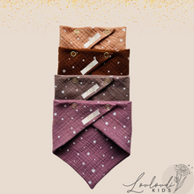 Laden Sie das Bild in den Galerie-Viewer, Set 4 Stück personalisierbar Musselin Baby und Kleinkind Halstücher Dreieckstücher Spucktücher Bio Baumwolle Lätzchen Gaze Geschenk Kinder Musselintuch Musselintücher Dreieckstuch mit Punkten Pünktchen gepunktet Pola Dot Beige Halstuch Louloudi KIDS